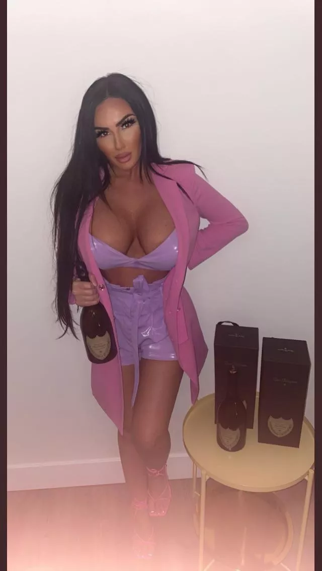 Anna Evans back at it again Anna Evans back at it again