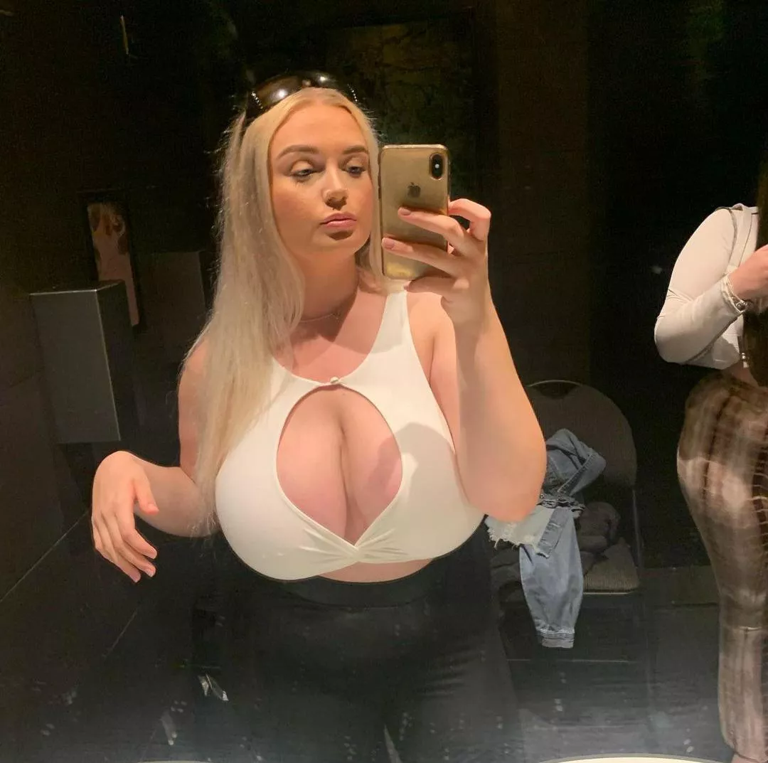 Another blonde packing Another blonde packing