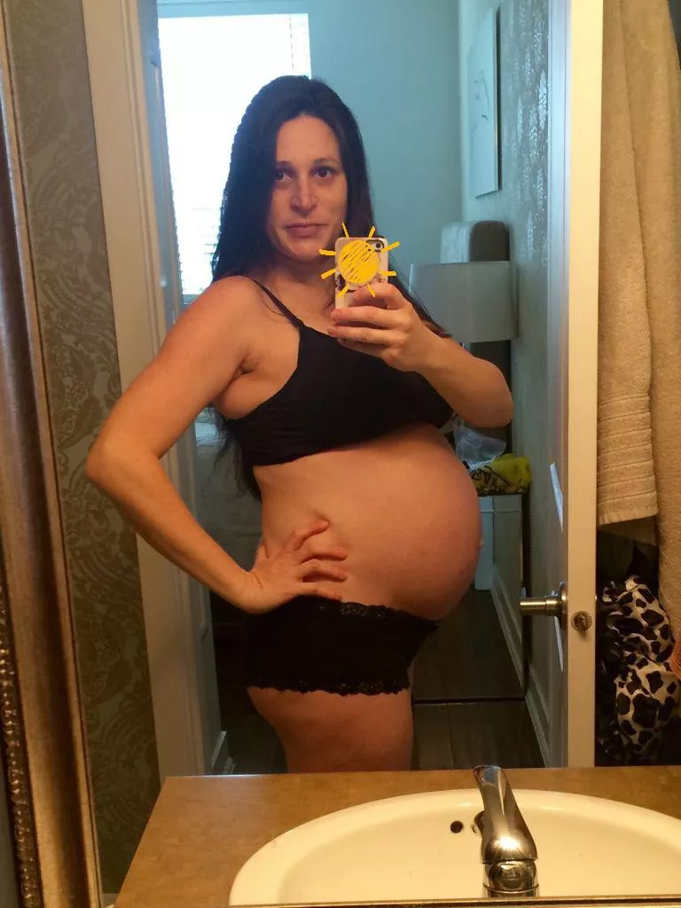 Another great BFF throwback preggo pic Another great BFF throwback preggo pic