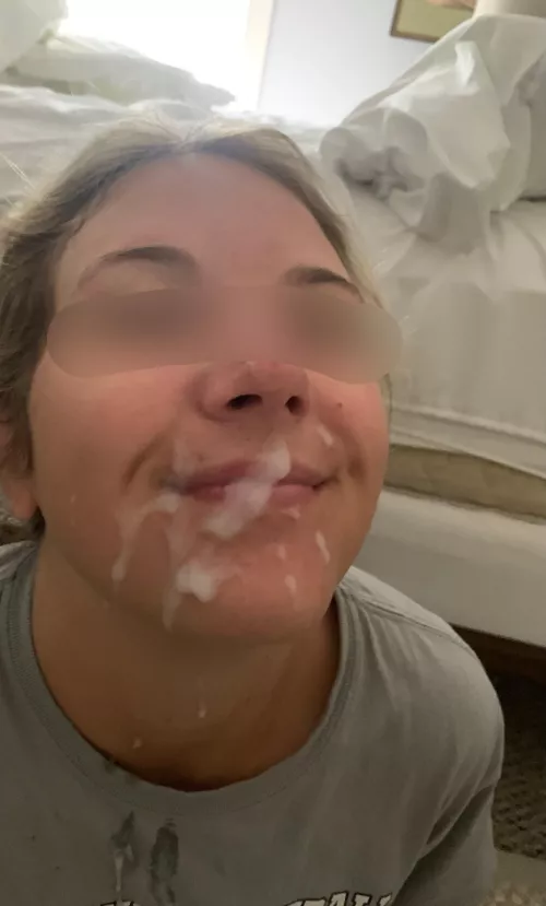 Another manโs cum on my face.. again. Sent this to my husband while he was at work ๐