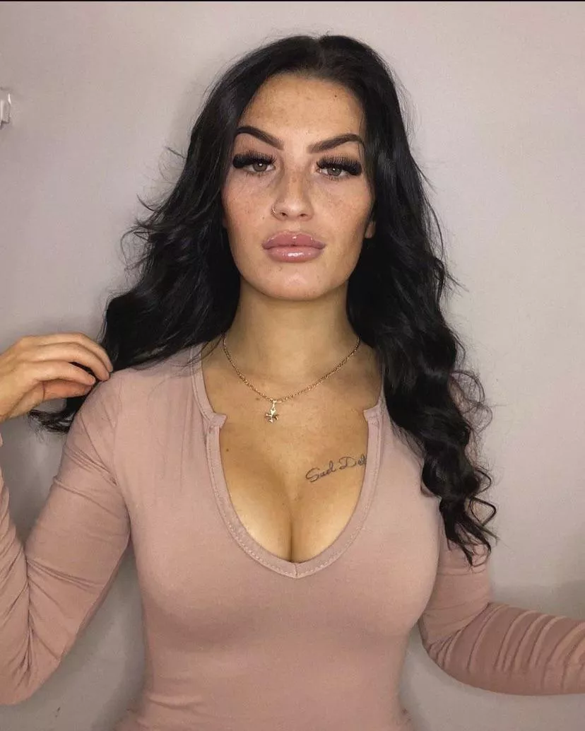 Another of Chloe since you all liked her so much 😉