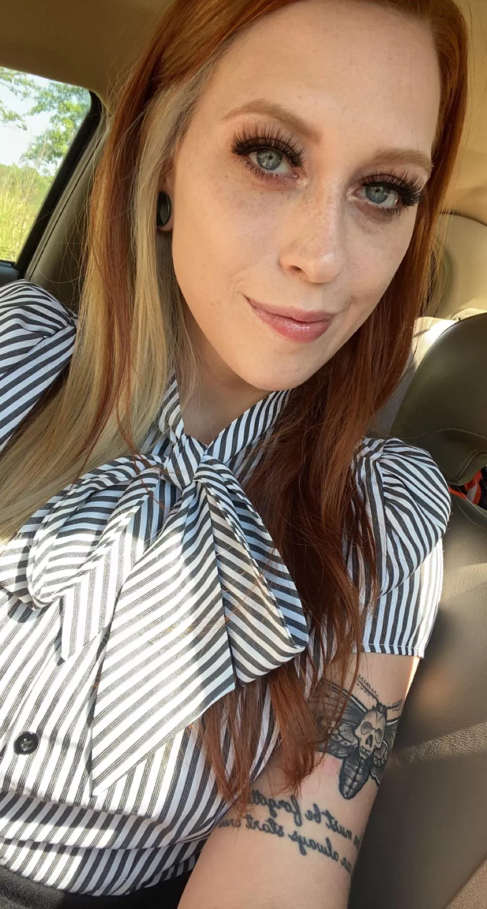 another pic of my short time with half blonde! loved this fit. just sharing with u guys π another pic of my short time with half blonde! loved this fit. just sharing with u guys π