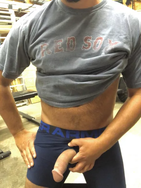 Any baseball fans out there wanna swing my bat? βΎοΈ