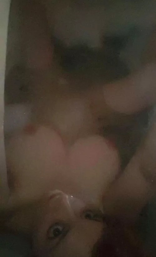 Any bbc who wants to play with me in my bath ?😈♠️