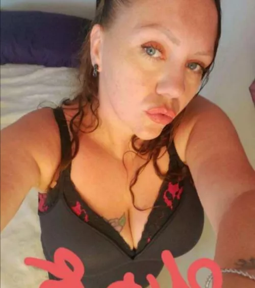 Any bitches want to pay to serve this goddess? Dm for more