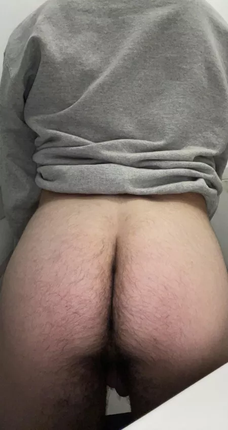 any bros wanna play with my big ass?