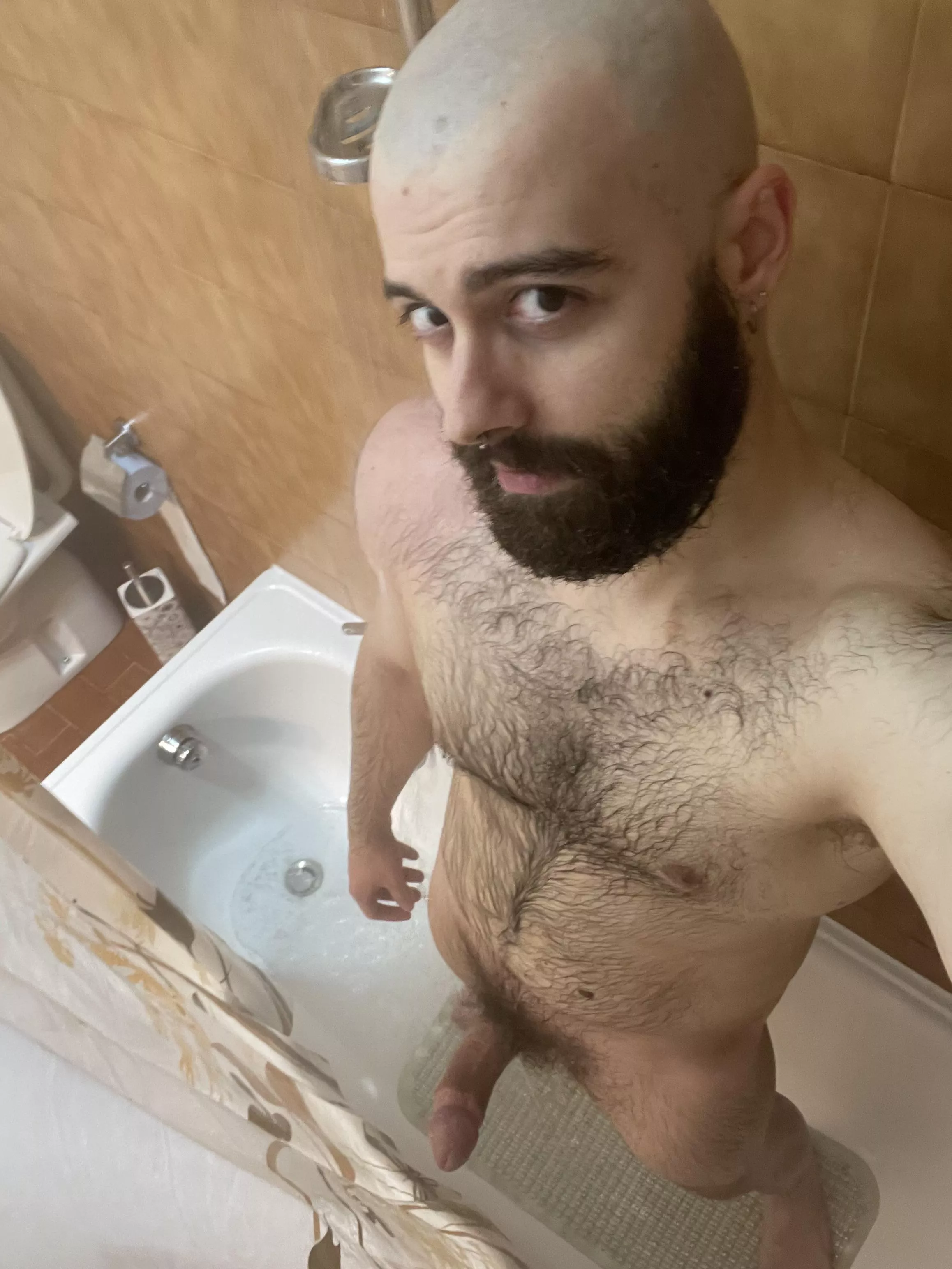 Any bros who'd hop on the shower with me?
