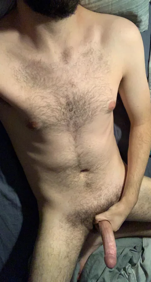 Any cute bottoms around? π