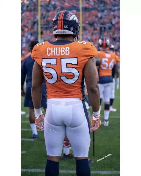 Any fellow guys love football players too? So many plump asses in spandex πππ₯ love to chat with someone and share pix!