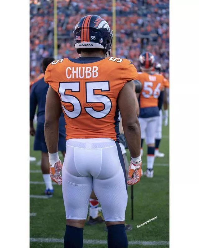 Any fellow guys love football players too? So many plump asses in spandex 😍🍑🔥 love to chat with someone and share pix! Any fellow guys love football players too? So many plump asses in spandex 😍🍑🔥 love to chat with someone and share pix!