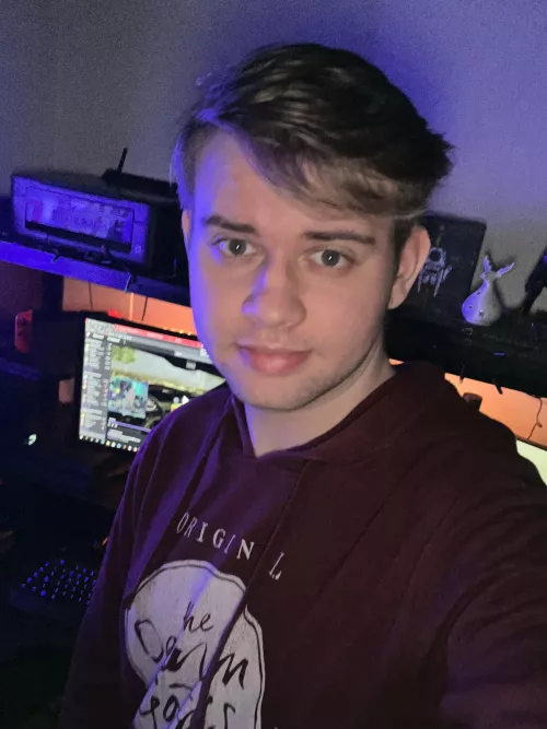 Any Genshin gaymers here?๐ Any Genshin gaymers here?๐