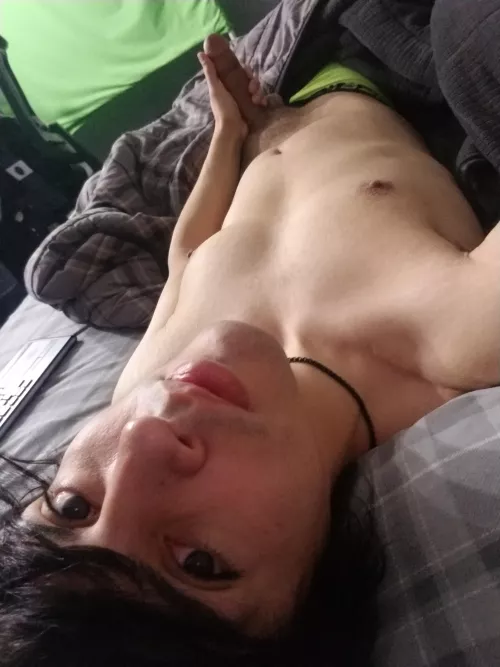 Any hairless skinny boys on?