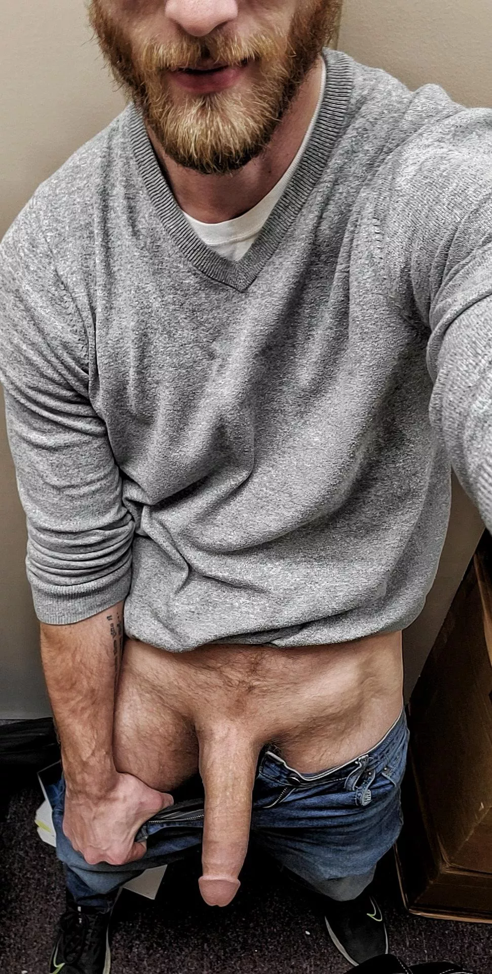 Any ladies appreciate a risky work pic?