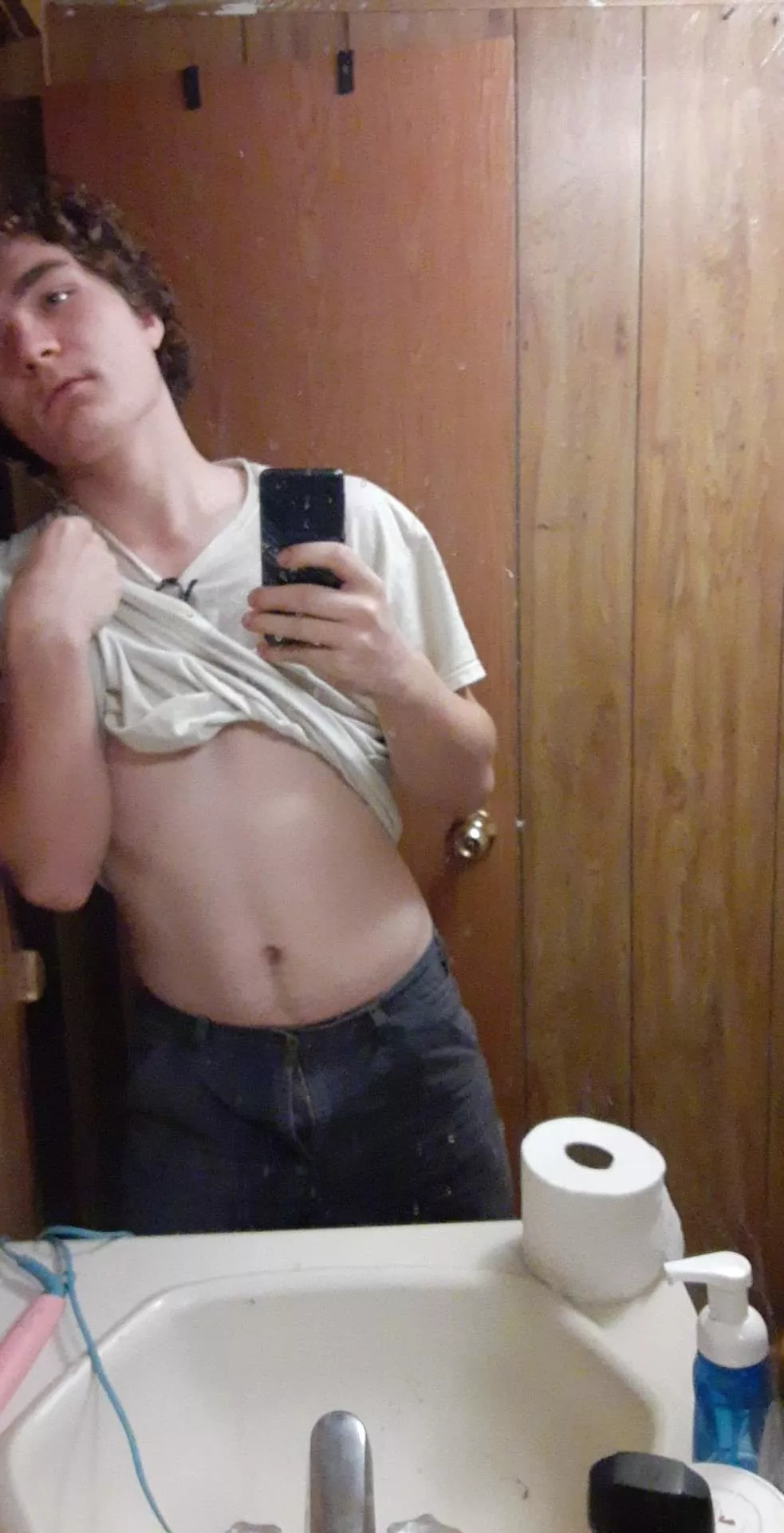 Any ladies in or near Columbia TN. ? Today is my man's bday and I wanna give him some precious time with another beauty while I watch him play 😉