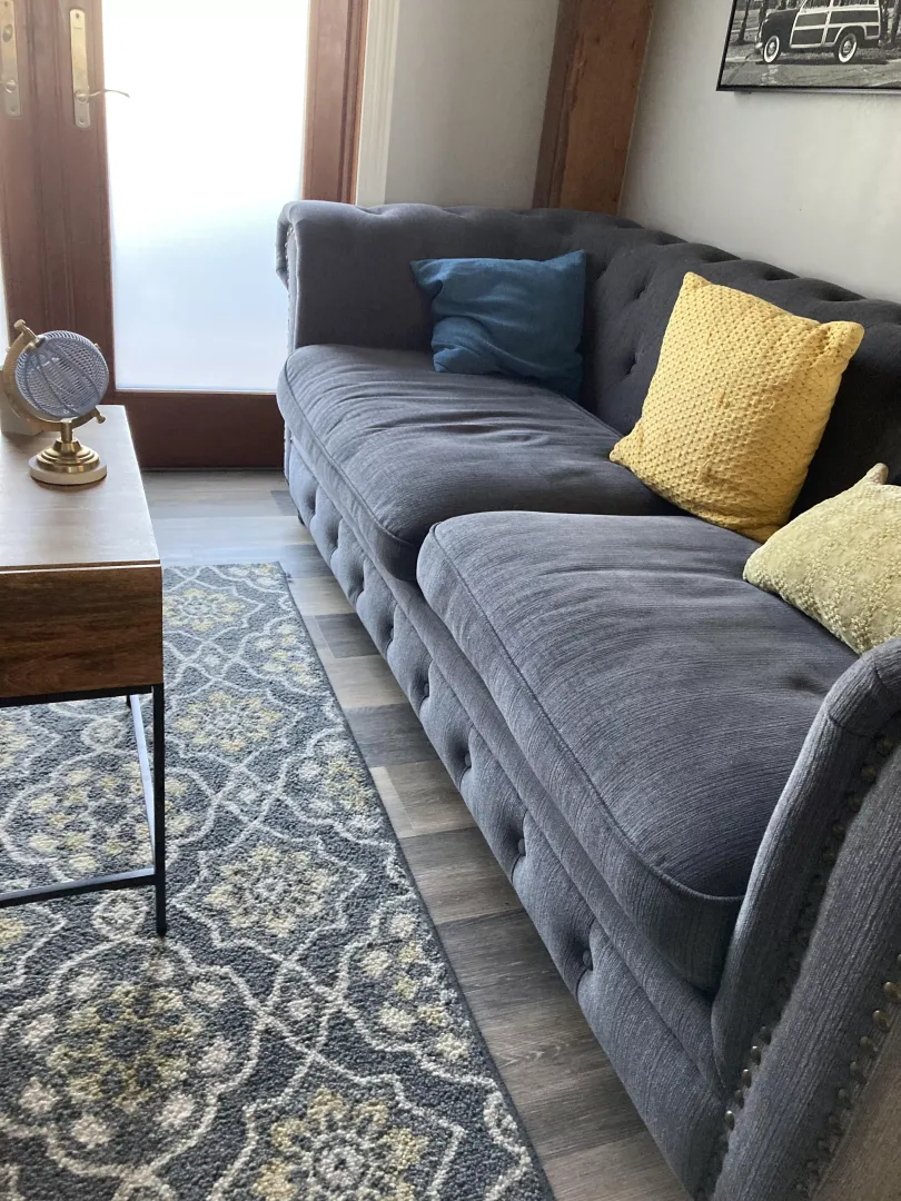 Any ladies need a male therapist to reach their needs.. 😏