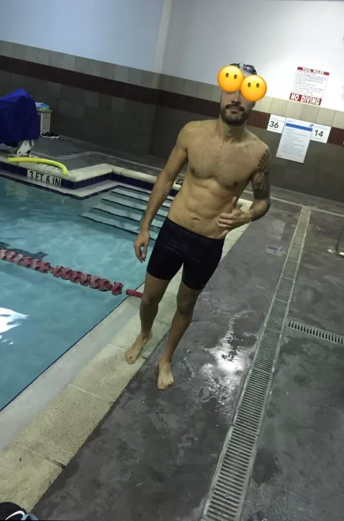 Any lady out there interested in helping to take off my shorts??