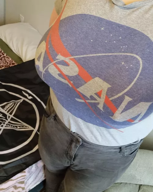 Any love for a 6'3 nerd? Dms open Any love for a 6'3 nerd? Dms open