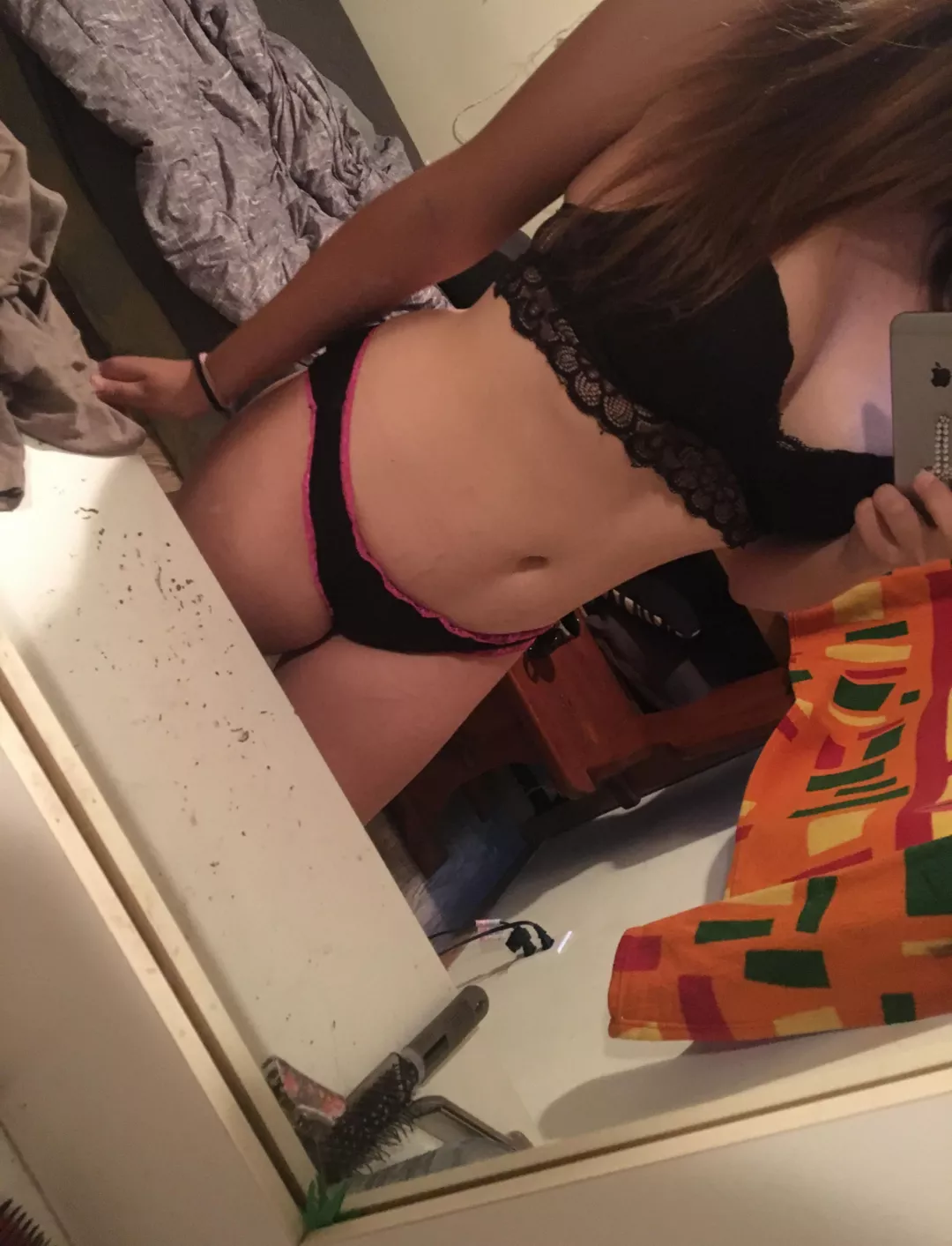 Any love for a smol tiddy goth gf..?