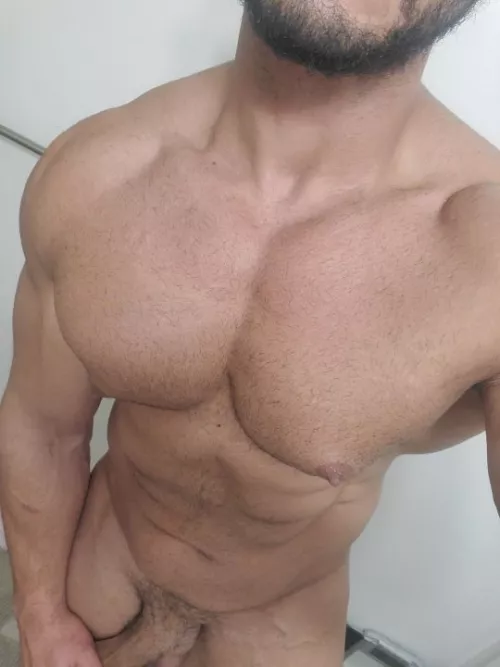 Any Mommy's on this sub like a muscular boy?