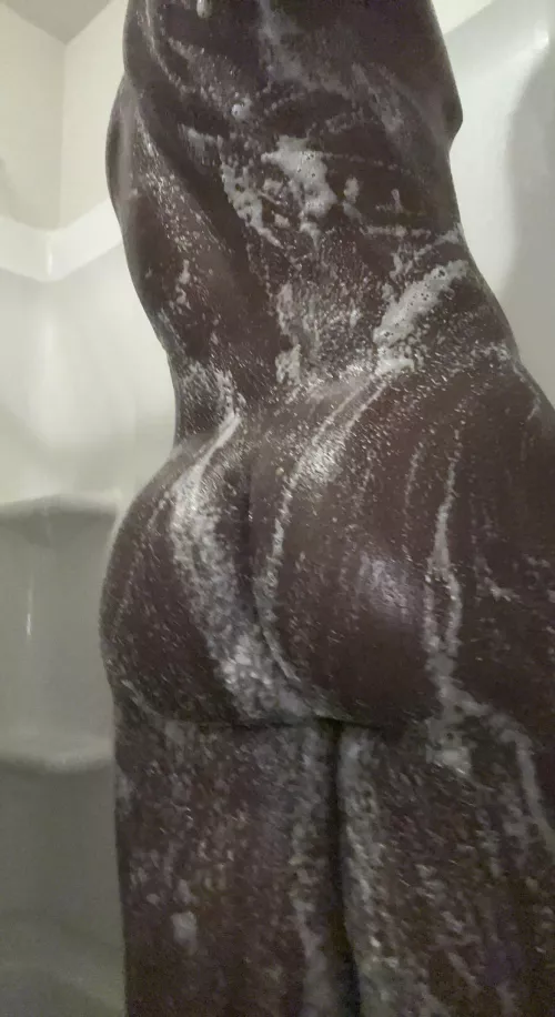 Any muscular men over 40 wanna get my back? 😉