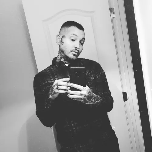 Any of y'all play FFXIV on the Faerie server? Need friends ๐