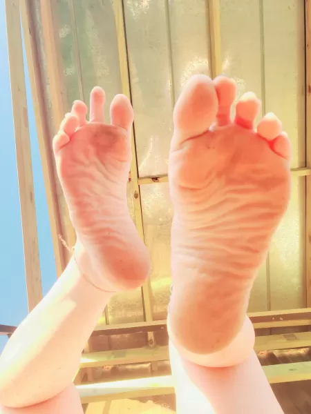 Any volunteers to be my foot rest?? ππβ€π
π
π