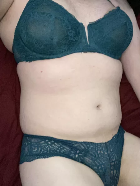 Any women here like a man in panties?