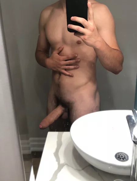 Anybody else get soo horny on their lunch breaks??π