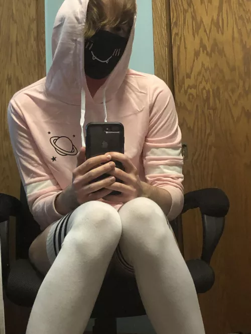 anybody have a lap for me instead of this chair? anybody have a lap for me instead of this chair?