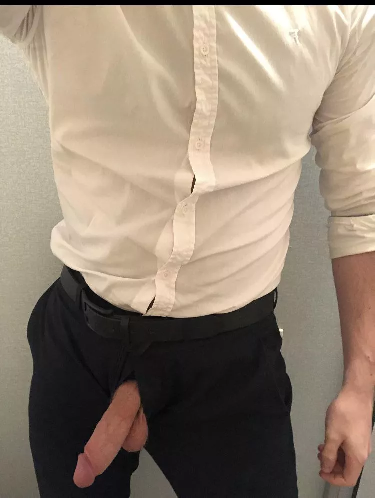 Anybody here a fan of risky photos taken in the office?? (M)