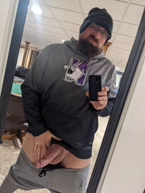 Anybody here like a big dude with a fat cock?