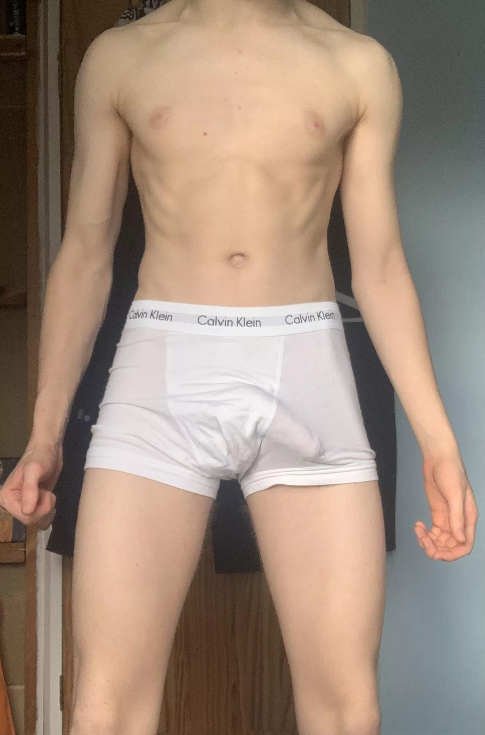 Anyone a fan of my 18 year old bulge 😈😋