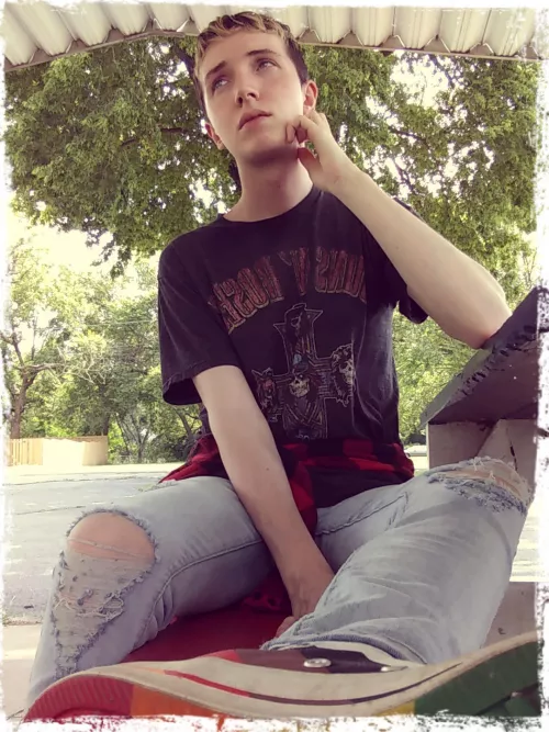 Anyone a Guns 'N' Roses fan? Anyone a Guns 'N' Roses fan?