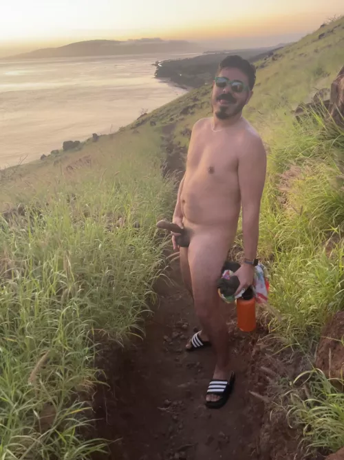 Anyone care to join me on a lil sunset hike? 🤙😎