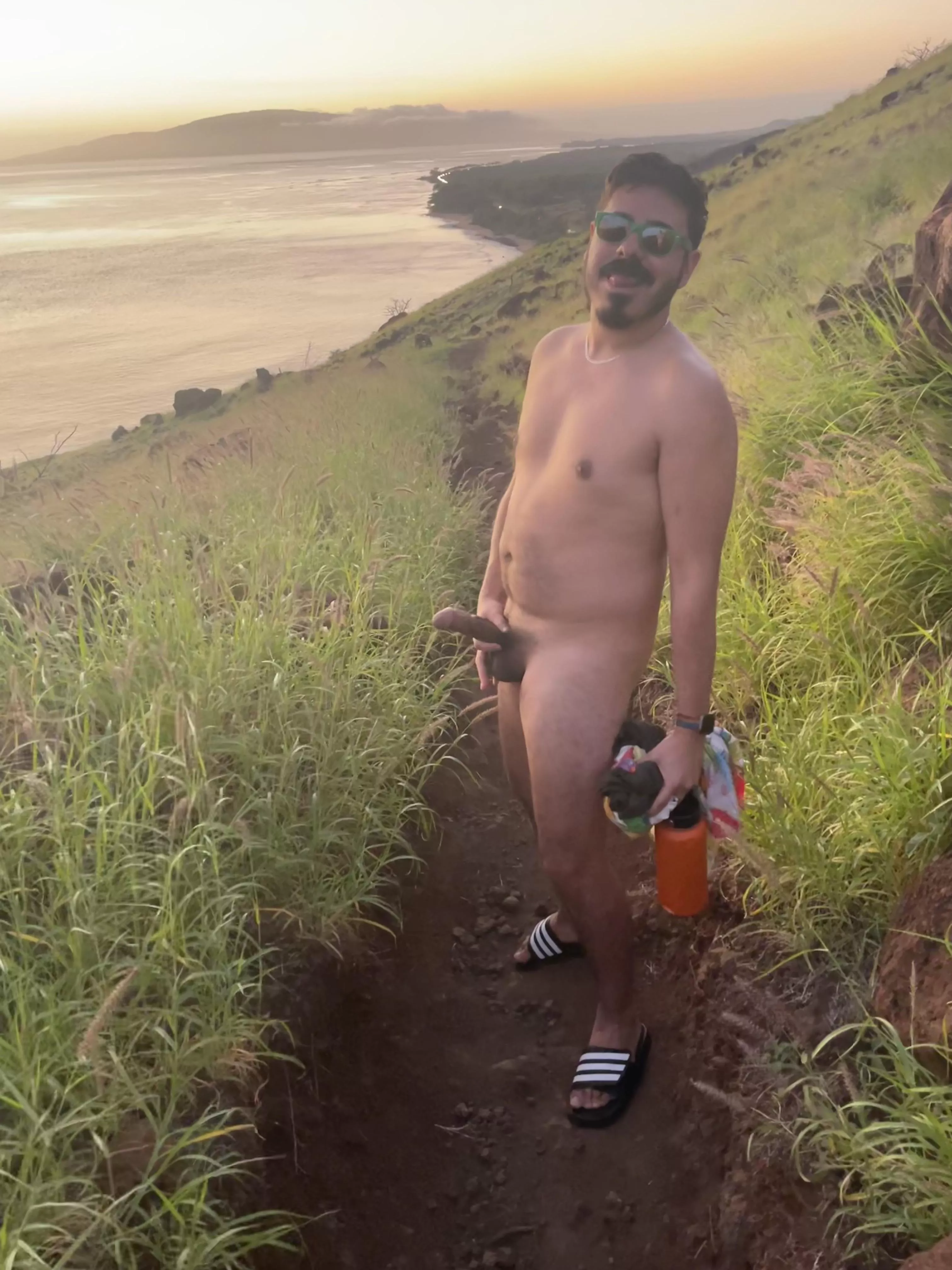 Anyone care to join me on a lil sunset hike? 🤙😎