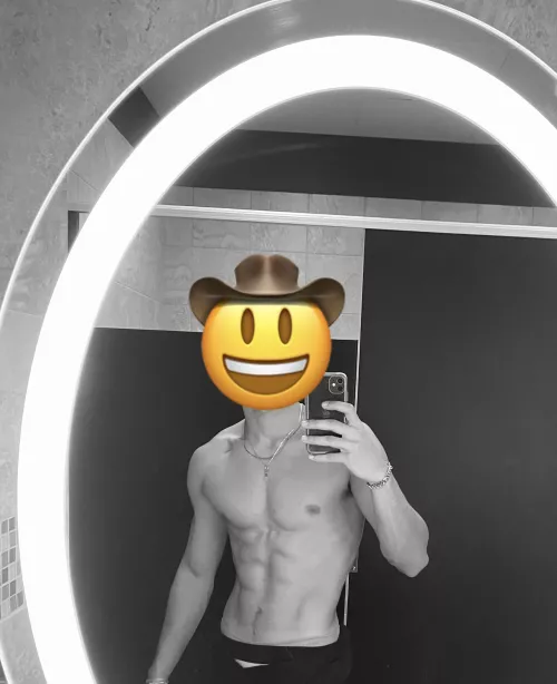 Anyone down for some fun in the the locker room after a workout? [M]