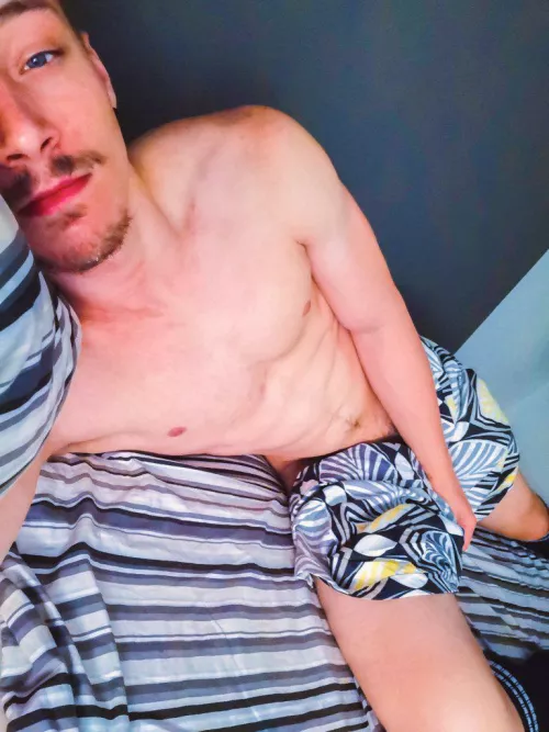 Anyone down to cuddle? 🥺 Anyone down to cuddle? 🥺