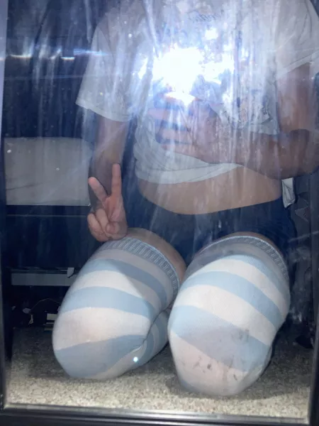 Anyone down to cuddle 🥺 dont mind dirty mirror heh Anyone down to cuddle 🥺 dont mind dirty mirror heh