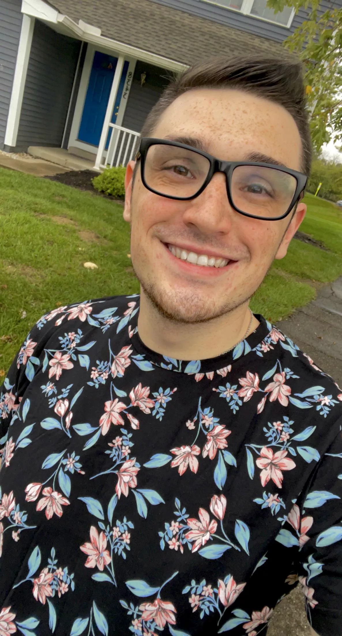 Anyone else addicted to Apex Legends? Also, finally took a pic in my glasses. 🤓