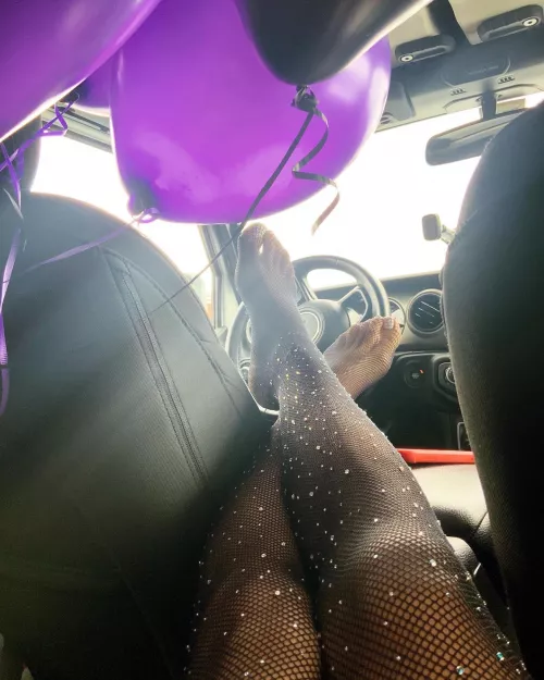 Anyone else celebrate a birthday today ? Happy feet πβ¨