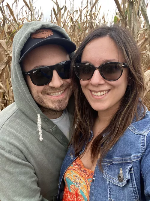 Anyone else love fall dates with Daddy? He was so proud I figured out the ‘trick’ to solving any corn maze! 🤫🍁😍