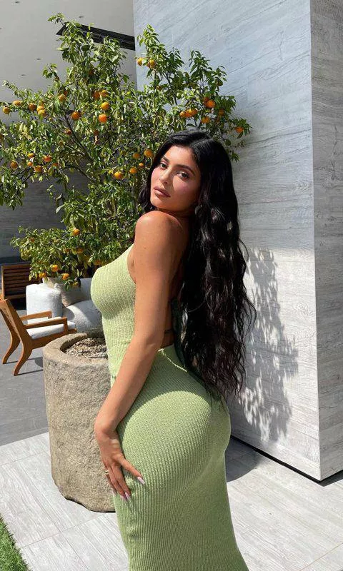 Anyone else love to worship Kylie Jenner? I'd love to be dominated by her Anyone else love to worship Kylie Jenner? I'd love to be dominated by her