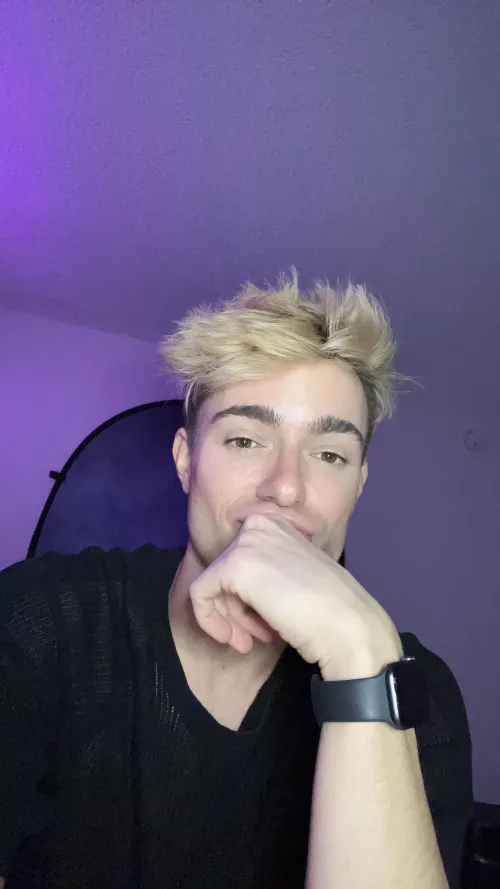 Anyone else obsessed with VR games? Hit me with your best recommendations ✌🏼