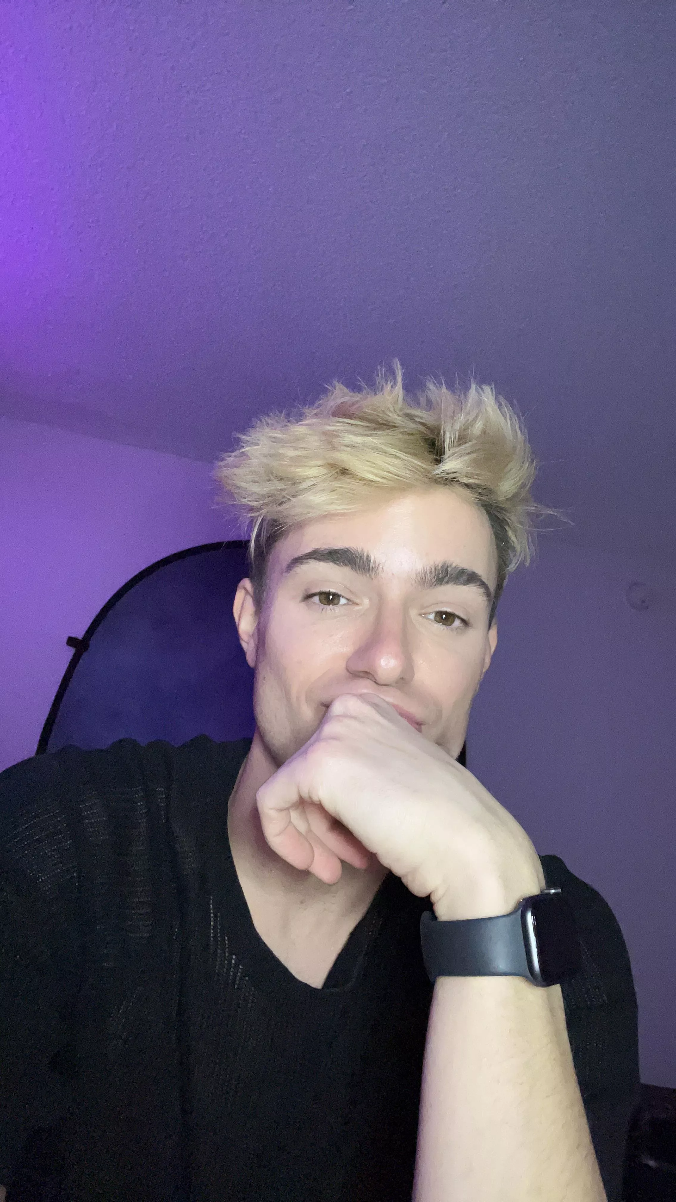 Anyone else obsessed with VR games? Hit me with your best recommendations ✌🏼