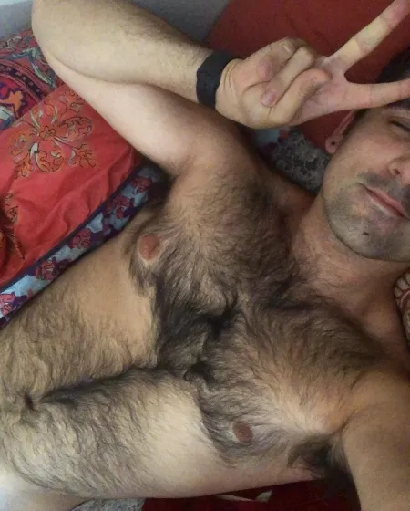Anyone else wanna stay in bed all day? @donovanism on Instagram. 🐻