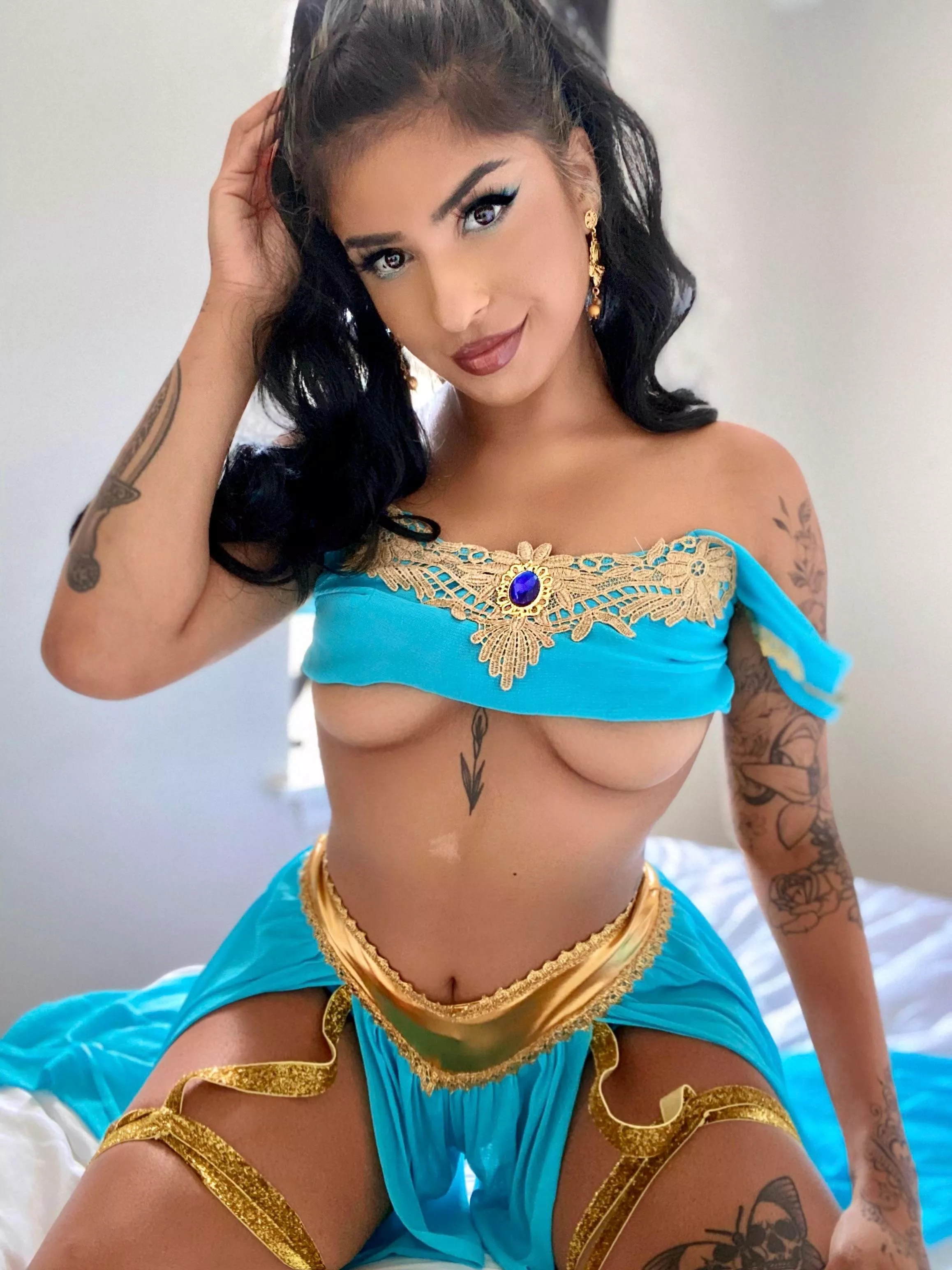 Anyone elseโs childhood crush, Princess Jasmine? ๐
 Anyone elseโs childhood crush, Princess Jasmine? ๐