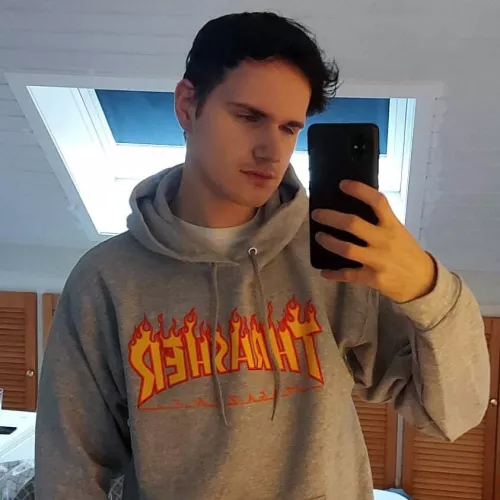 Anyone fancy a skater boy?❤️ Anyone fancy a skater boy?❤️