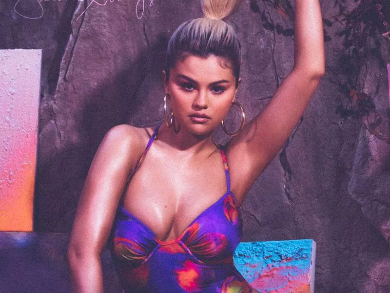 Anyone for a mic session with Selena? Anyone for a mic session with Selena?