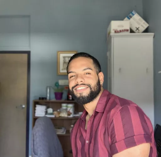 Anyone here like bearded guys!! Anyone here like bearded guys!!