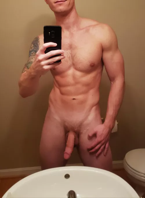 Anyone here like muscle bottoms? π